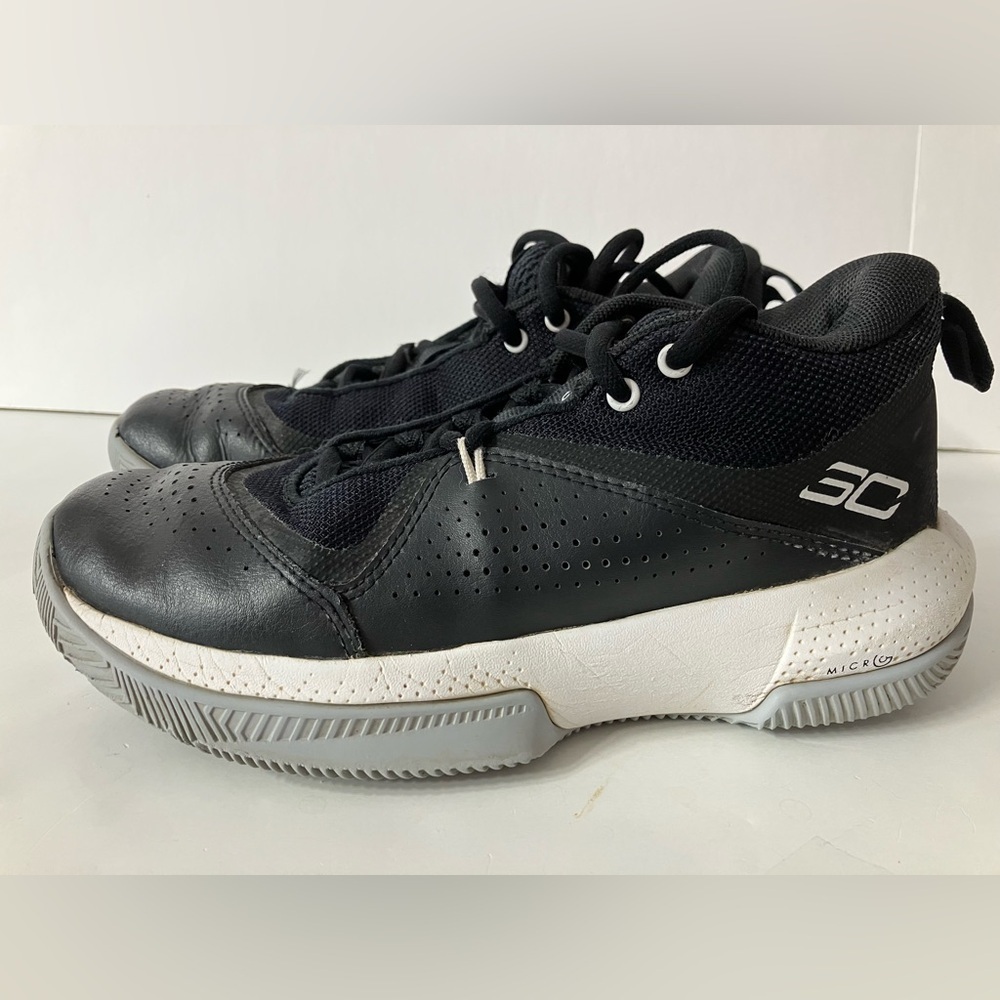Under Armour SC 3Zero Sneakers, Size 4Y, Black/White/Gray, Lace Ups, Mid Top